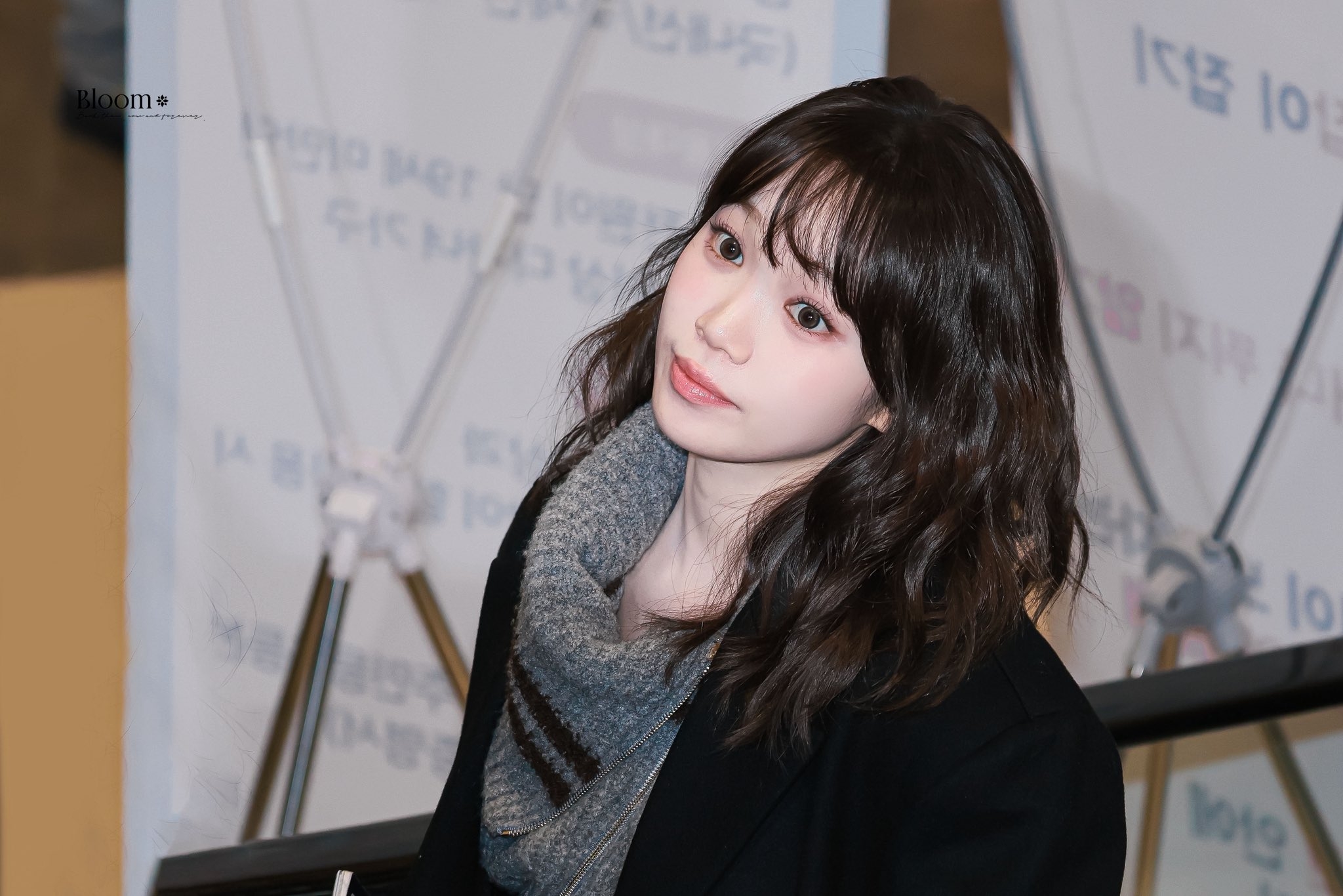 260108 Kim Chaewon at GMP Airport | kpopping