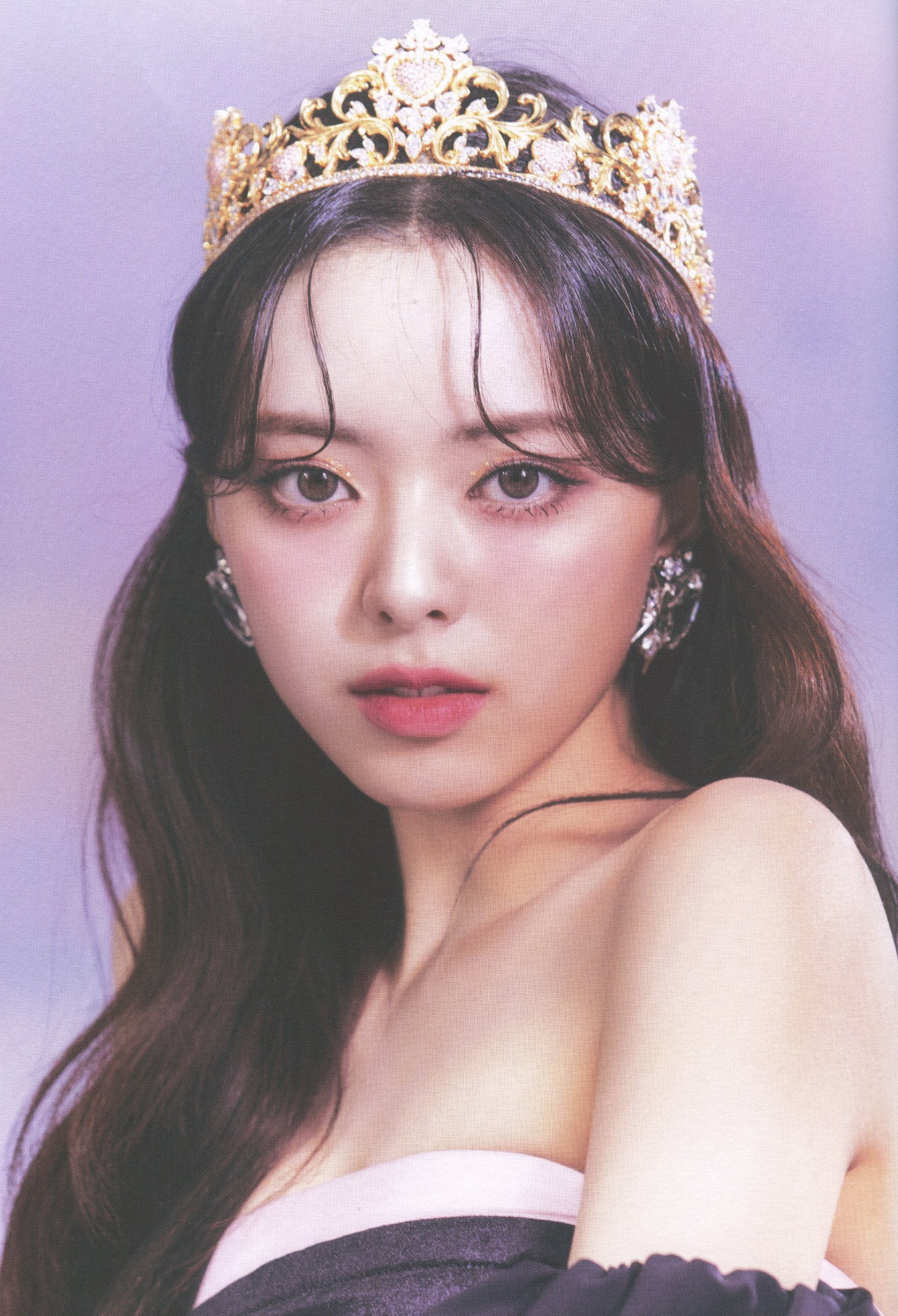 Yuna — ITZY 'CHECKMATE' Album Scans (Yuna ver.) HQ Photos | kpopping