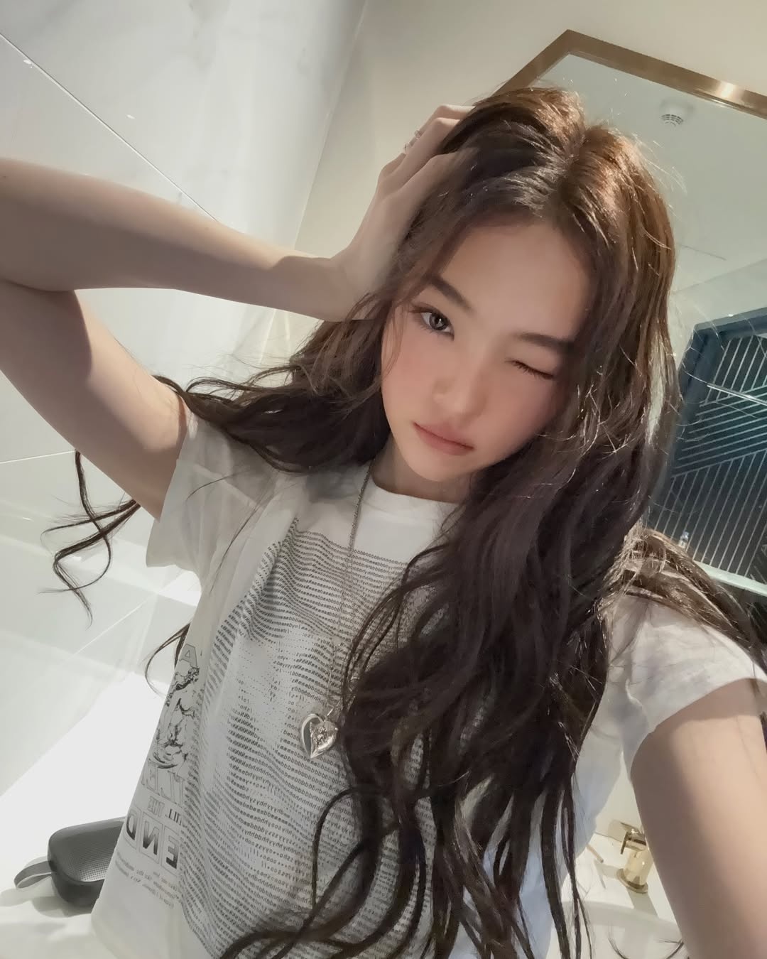 Ella — 250205 Meovv Instagram Update - Ella HQ Photos | kpopping
