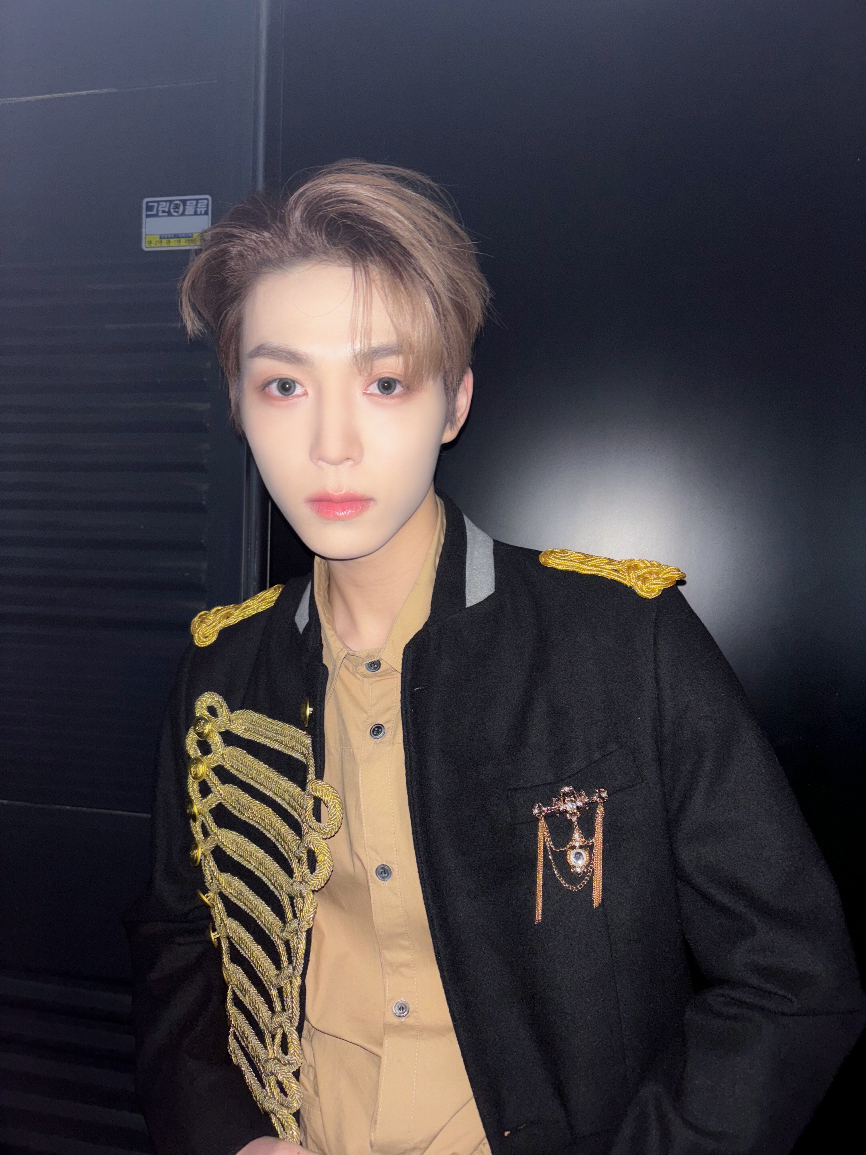 Minje (ALL(H)OURS) — K-pop Idol Profile | kpopping