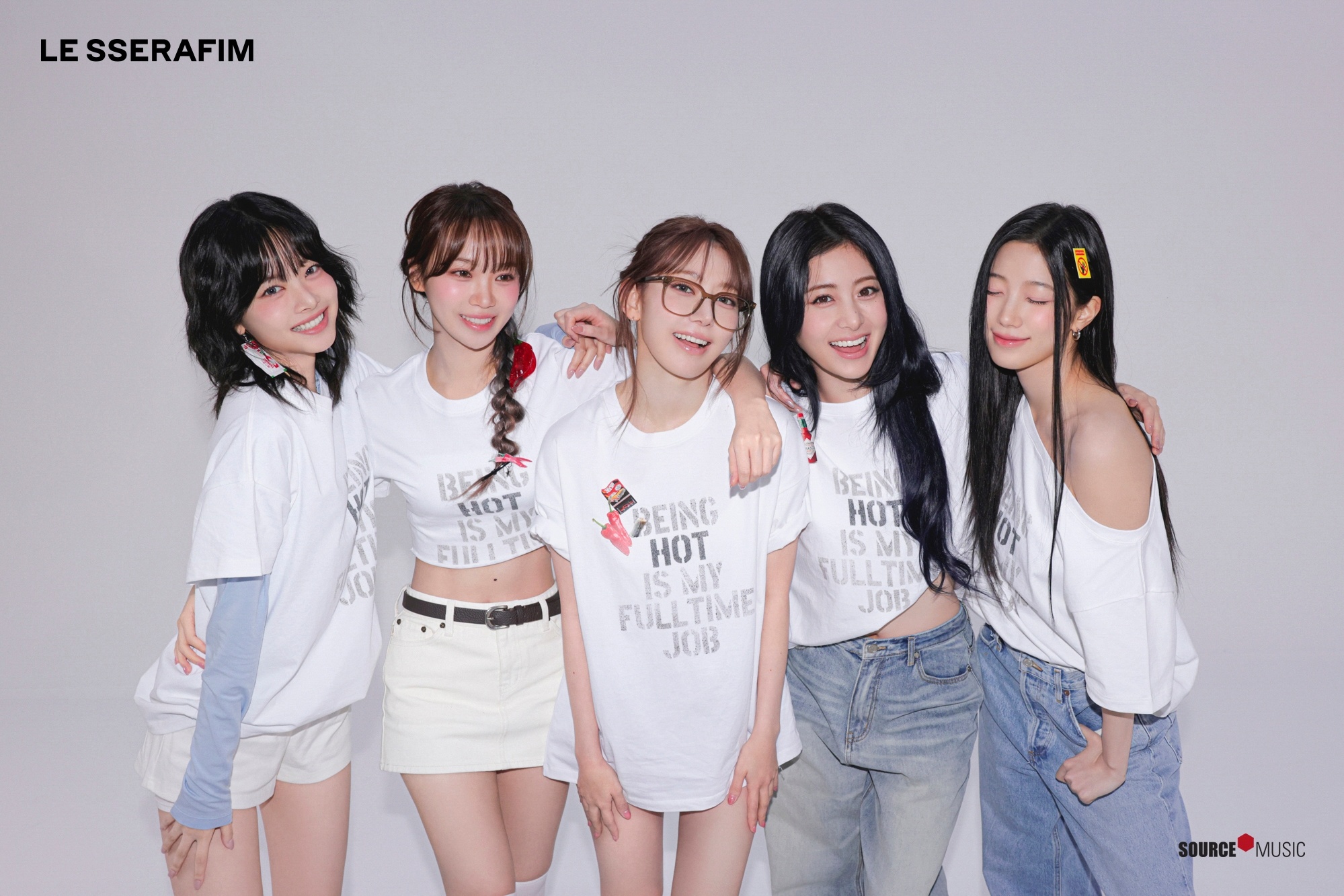 LE SSERAFIM — LE SSERAFIM 5th Mini Album 'HOT' JACKET - Photo