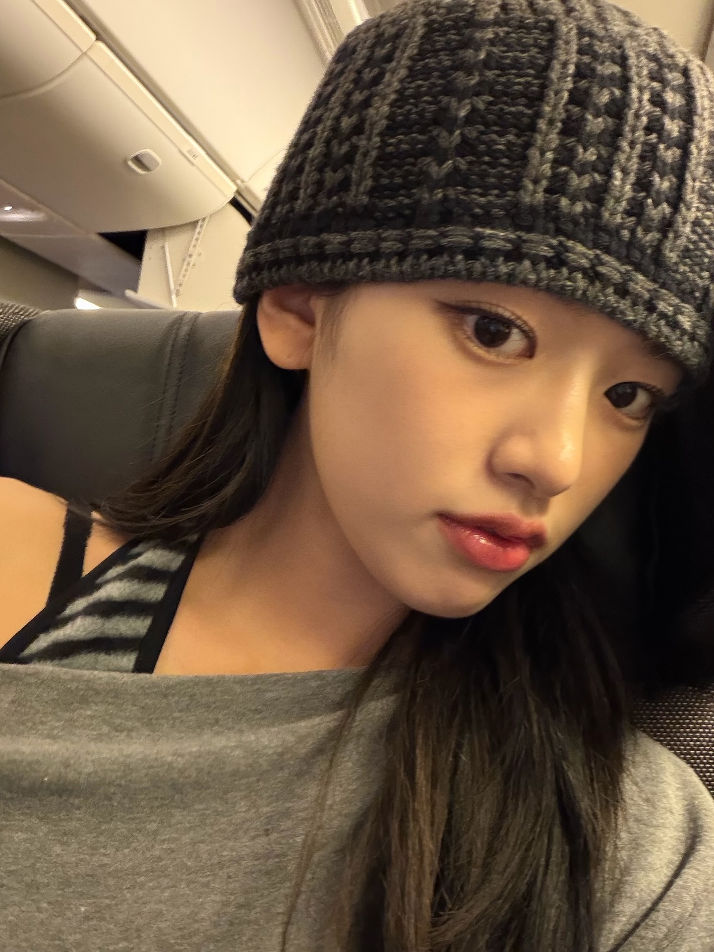 Yujin — 251201 - AN YUJIN Instagram Update HQ Photos | kpopping