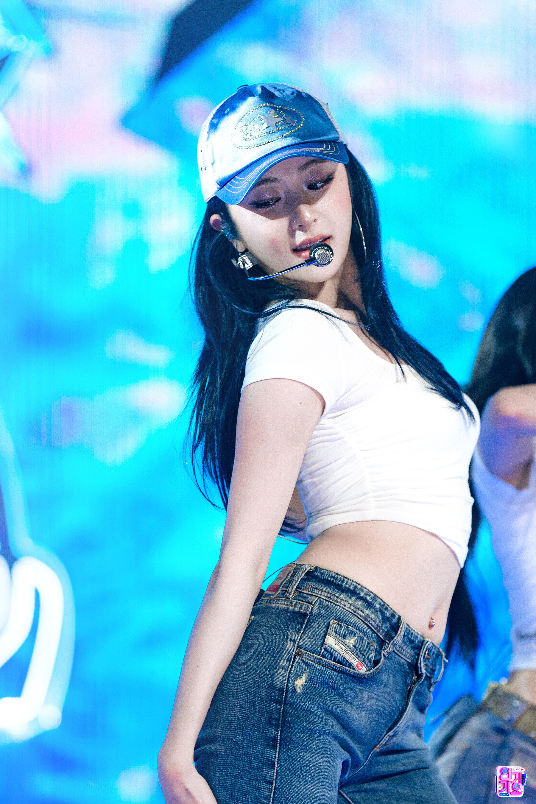 Huh Yunjin — 240901 LE SSERAFIM Yunjin - 'Crazy' + '1-800-hot-n