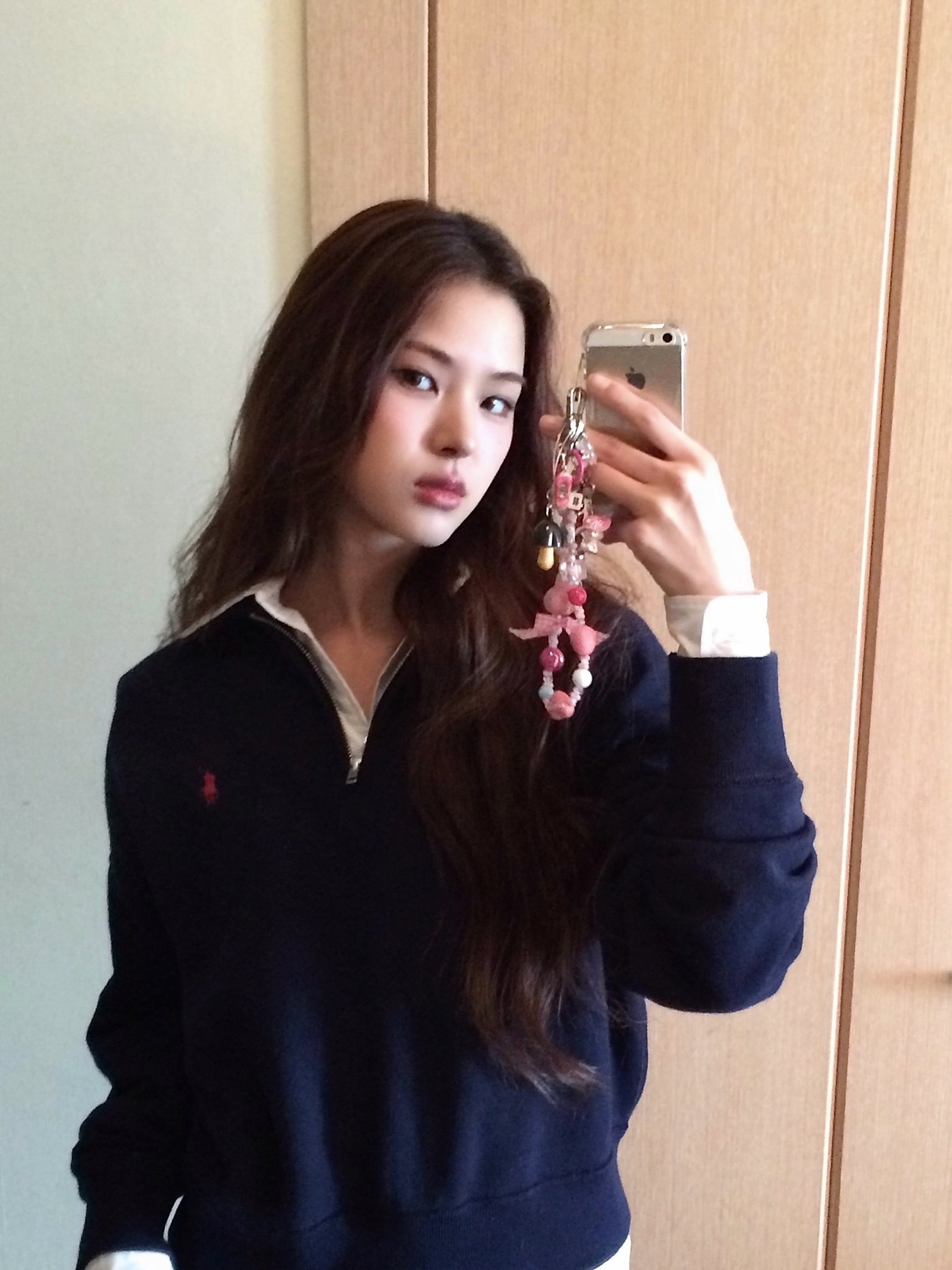 Mai — 251211 izna Twitter Update - Mai HQ Photos | kpopping