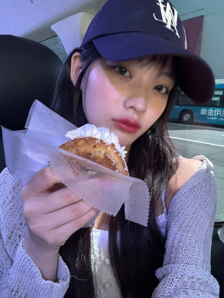 Iroha — 240517 ILLIT Twitter update - IROHA HQ Photos | kpopping