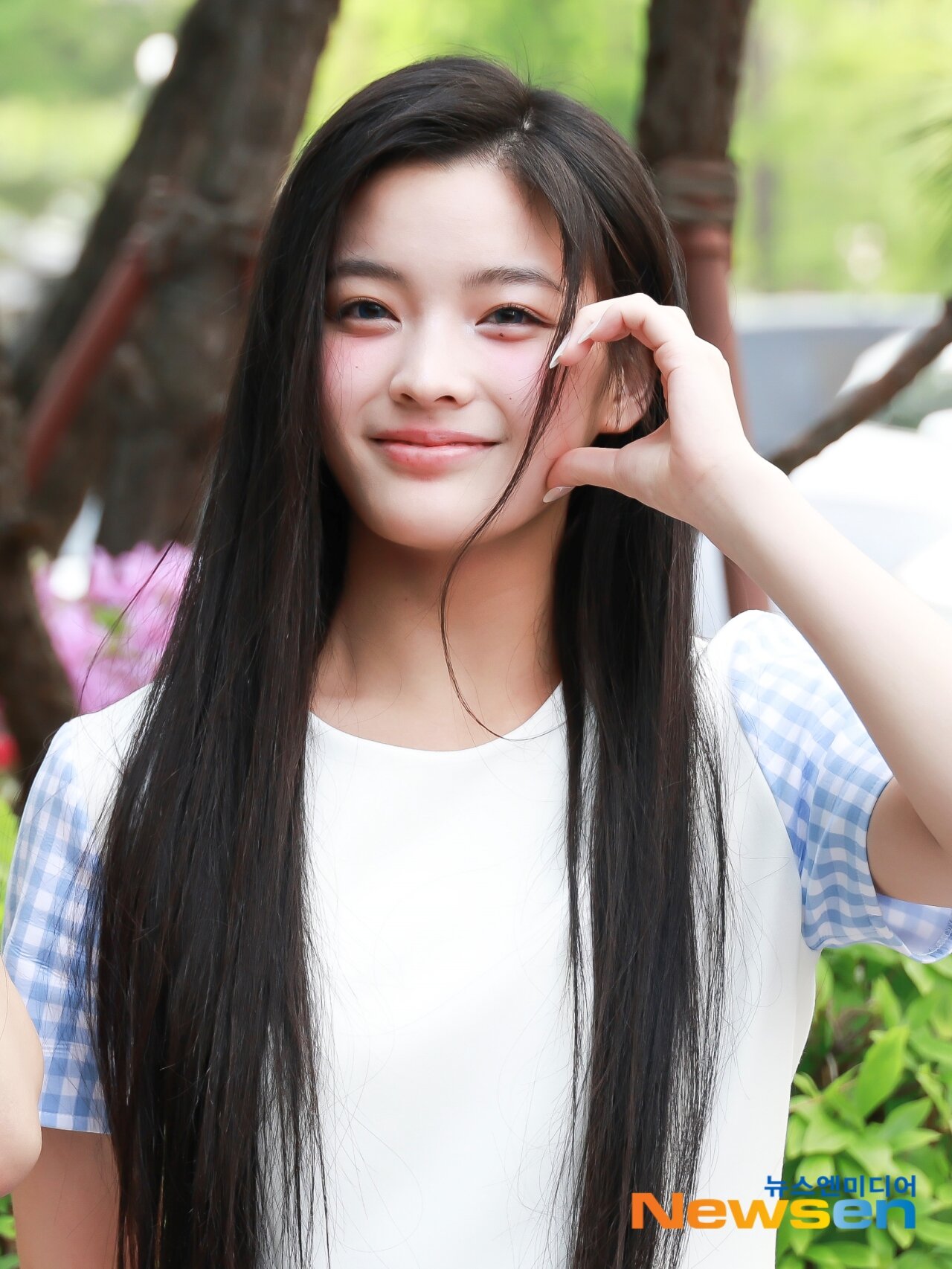 Iroha — 240416 ILLIT's Iroha at KBS Building HQ Photos | kpopping