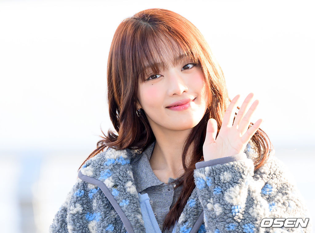 Minnie — 251104 Minnie at ICN Airport HQ Photos | kpopping