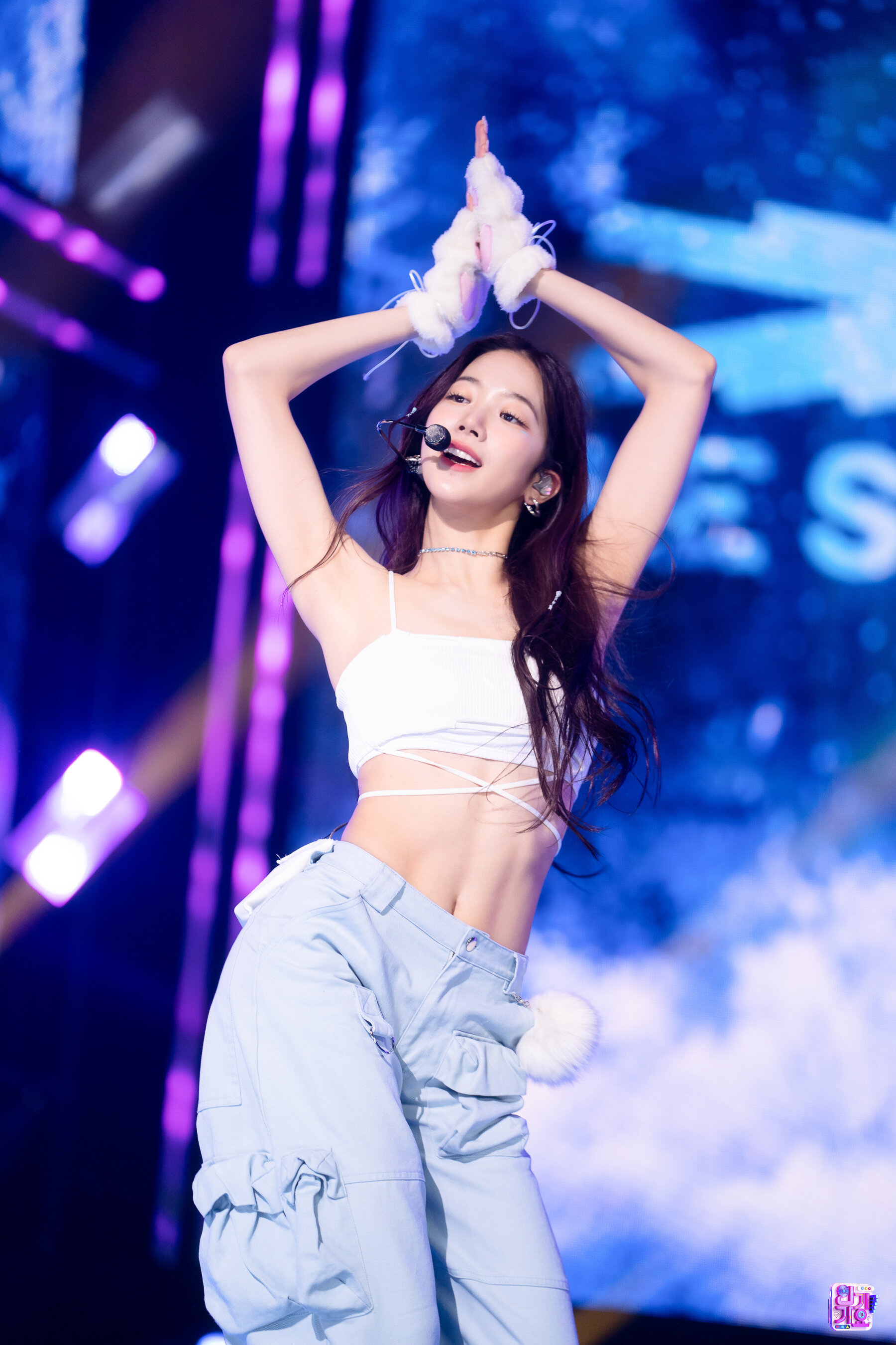Kazuha — 221113 LE SSERAFIM Kazuha - 'ANTIFRAGILE' at Inkigayo HQ