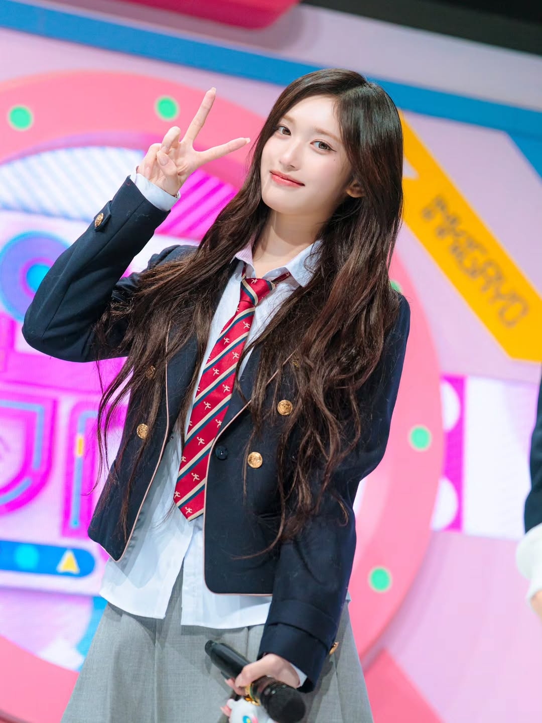 Leeseo — 251109 MC Leeseo at Inkigayo HQ Photos | kpopping